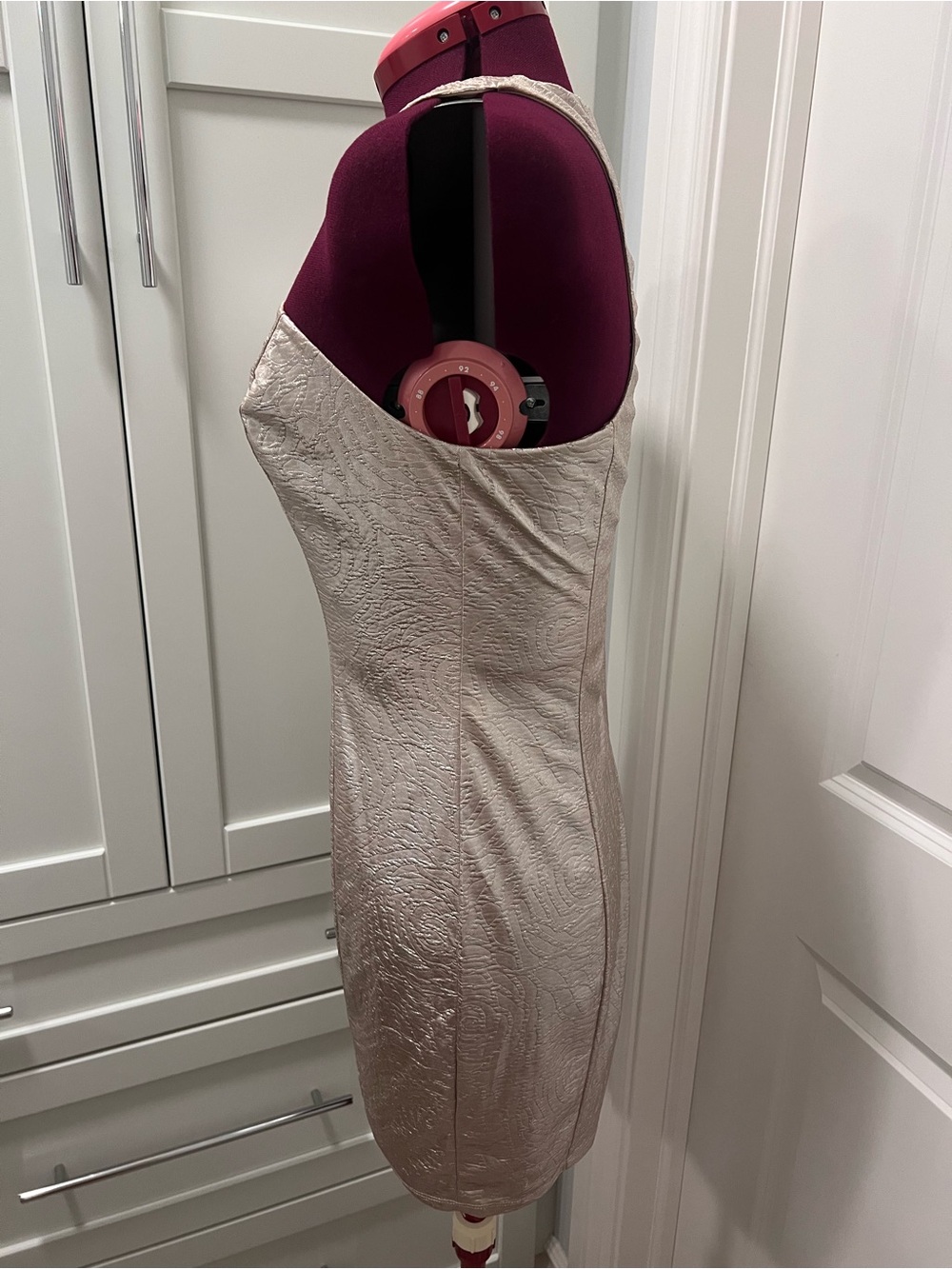 GUESS Metallic Bodycon Jacquard Cutout Sheath Dress Rose Gold Blush Party M - Picture 6 of 16